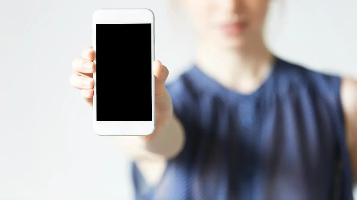 Svart skärm på iPhone? Så fixar du det enkelt! illustration
